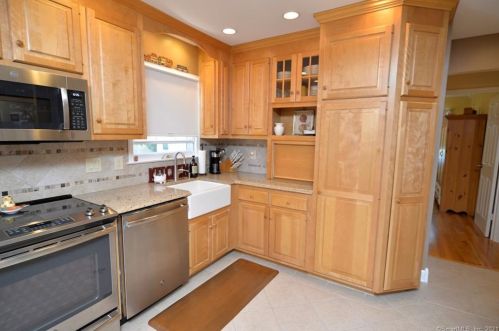 181 French St, Bristol CT  06010-5554 exterior