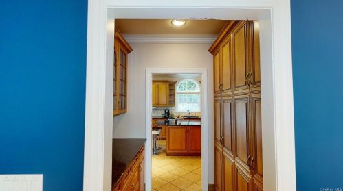 5 Amanda Ct, White Plains NY  10607-2418 exterior