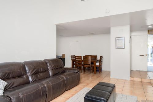 6342 Farley Dr, San Diego CA  92122-3025 exterior