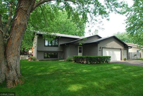 10612 Packard St, Lino Lakes, MN 55014-1551