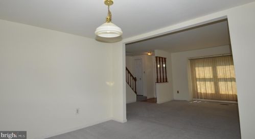 9006 Mulvaney Ct, Springfield VA  22152-2136 exterior
