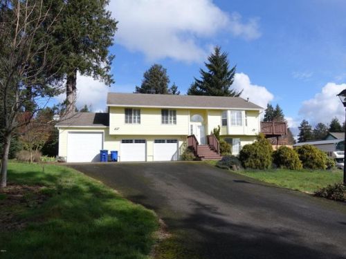 3665 40th St, Neotsu, OR 97364-9775