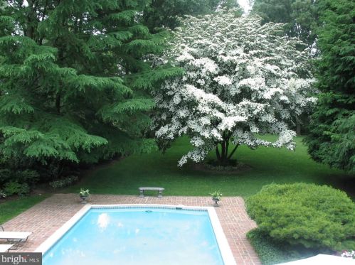 1130 Brynlawn Rd, Ithan, PA 19085-2102