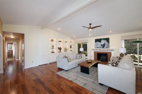 445 Oak Vista Dr, Santa Rosa, CA 95409-6339
