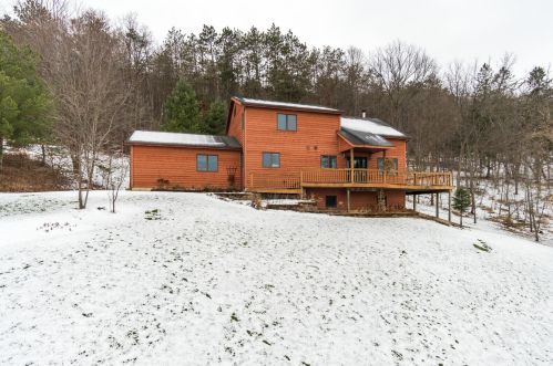 151 Hoff Ln, Coon Valley, WI 54623-8003