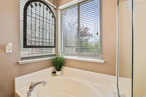 1125 Valley Glen Dr, Liberty Farms CA  95620-4835 exterior