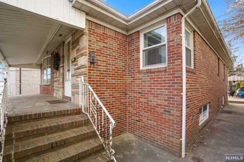 444 Central Blvd, Palisades Park NJ  07650-2291 exterior