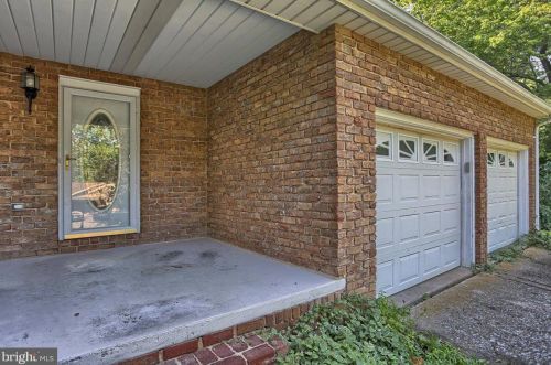 525 Lamp Post Ln, Camp Hill, PA 17011-1430