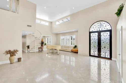 10026 Mattock Ave, Downey CA  90240-3529 exterior