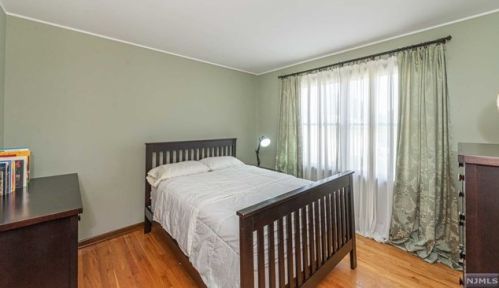 43 Elmhurst St, Elmwood Park NJ  07407-1320 exterior