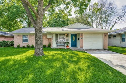 9115 Freeport Dr, Dallas, TX 75228-4463