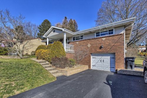 14289 Horseshoe Dr, Mckeesport, PA 15131-4244