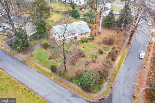 10 Cliffe Dr, Wilmington DE  19809-1602 exterior