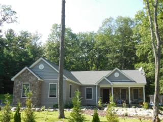 106 Pine Tree Rd, Shohola, PA 18458-4320