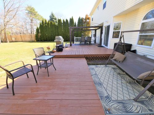 5 Minto Ct, South Setauket NY  11720-2884 exterior