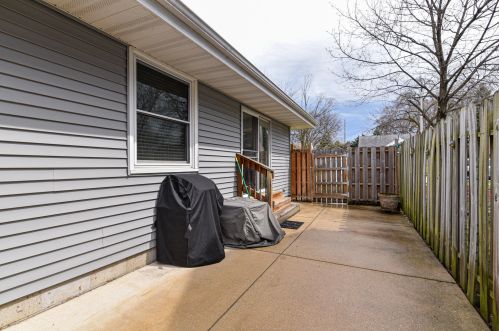 933 101, Milwaukee WI 53214-2513 exterior