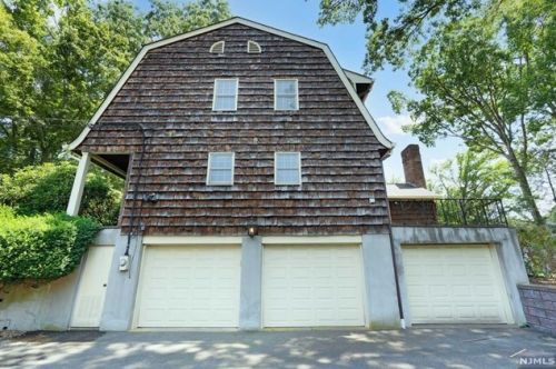 824 Norgate Dr, Ridgewood NJ 07450-2118 exterior