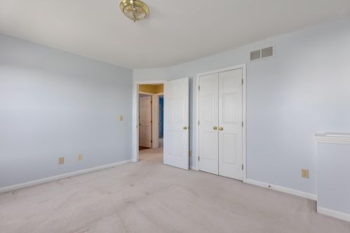 8526 Woodcreek Dr, Florence KY  41042-8237 exterior