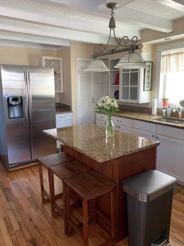 9 Grant St, Milford CT 06460-5311 exterior