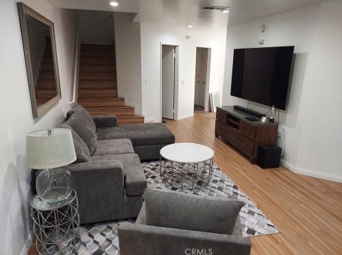 117 Racquet Club Dr, Compton CA  90220-3181 exterior