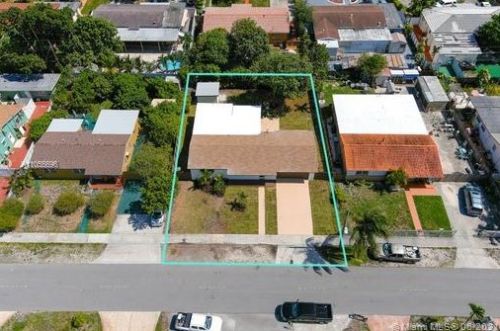 1124 70th Pl, Hialeah FL  33014-5113 exterior