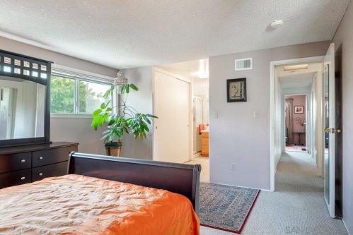 7043 Bobhird Dr, San Diego CA 92119-1403 exterior