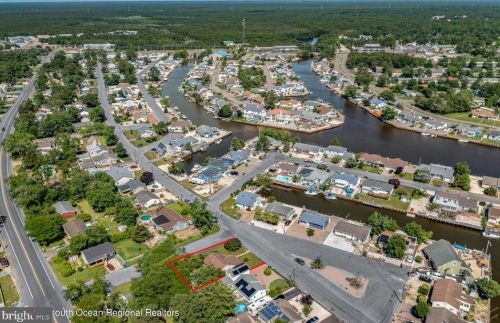 401 Sea Bright Rd, Lacey NJ  08731-4950 exterior