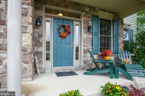 235 Pine Creek Dr, Carlisle, PA 17013-9675