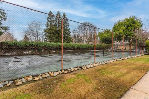 542 Arcadia Dr, Vacaville CA  95687-3354 exterior
