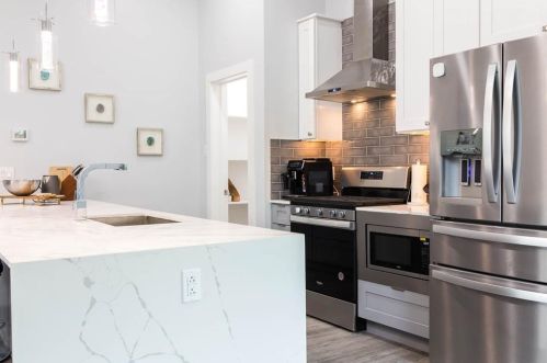 2219 Arroyo Ave, Dallas TX  75219-1706 exterior