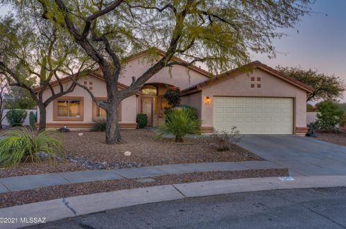 7549 Daystar Ct, Tucson, AZ 85747-5377