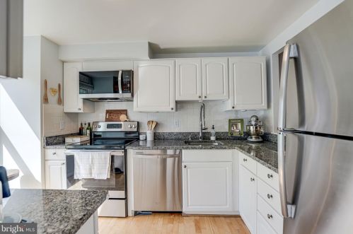 2125 Whisper Way, Herndon, VA 20191-4147