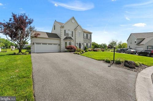 130 Paul Dr, Gilbertsville, PA 19525-8656
