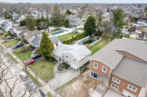 96 Tally Ln, North Wantagh, NY 11793-1923