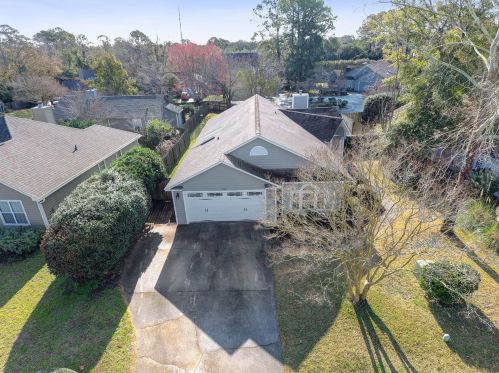 1309 Pilsdon Crst, Mount Pleasant SC  29464-3822 exterior