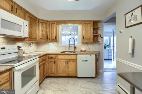 40 Center Dr, Camp Hill PA  17011-7608 exterior