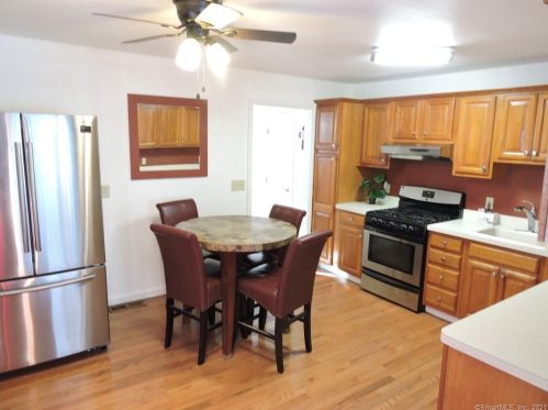 18 Cindy Ln, Bethel, CT 06801-1524