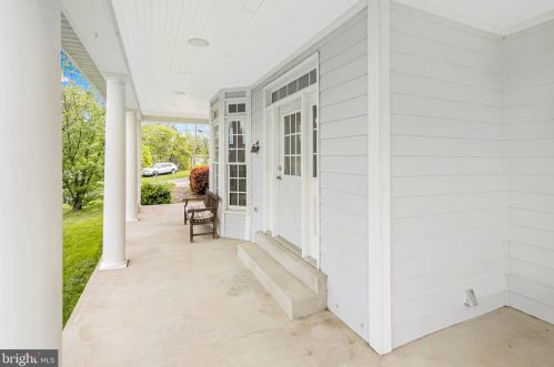 240 O St, Purcellville VA  20132-3002 exterior