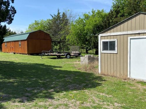 692 Loop Dr, Cedar Hill TX 75104-3145 exterior