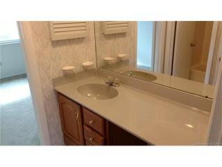 32 Conestoga Way, Glastonbury CT  06033-3304 exterior