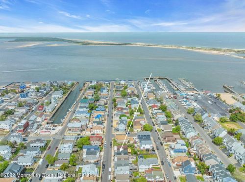 57 Barberie Ave, Monmouth Hills NJ  07732-1518 exterior