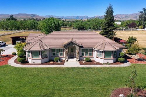 5890 Yuste Ln, Hollister CA  95023-9538 exterior