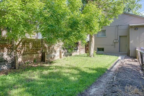 4042 Batavia Pl, Denver, CO 80220-1039