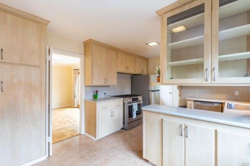 2128 Hvn Dr, Santa Rosa CA 95404-3221 exterior