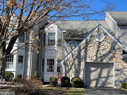 205 Eagle Ln, Gardenville, PA