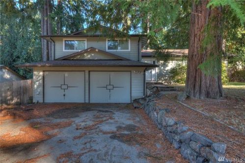 7710 University Point Cir, Bremerton, WA 98311-9433