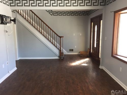 198 Strawberry Hill Ave, Woodbridge, NJ 07095-2634