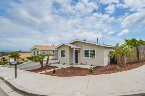 3707 Balboa Dr, Oceanside CA  92056-3947 exterior
