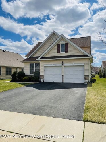 61 Redwood Dr, Tinton Falls, NJ 07712-8711
