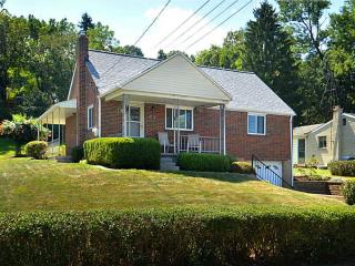 810 Garlow Blvd, Pittsburgh, PA 15239-1112
